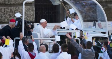 Pope in final Mass in Budapest urges Hungary to open doors