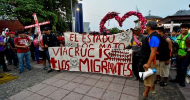 3,000 migrants begin walk north from southern Mexico