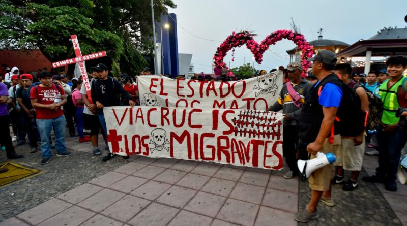 3,000 migrants begin walk north from southern Mexico