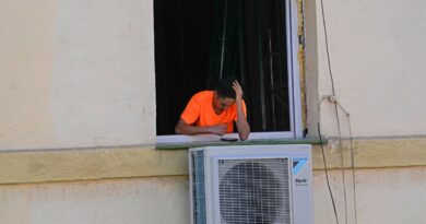 Spain swelters in temperatures more typical of summer