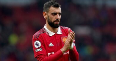 Erik ten Hag: Man Utd manager says Bruno Fernandes captaincy critics are 'crazy'