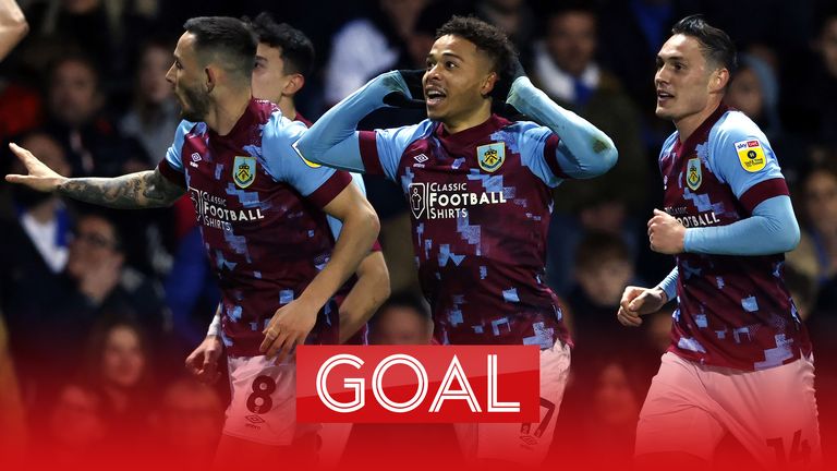 Burnley's Manuel Benson (centre) celebrates scoring their side's first goal of the game during the Sky Bet Championship match at Ewood Park, Blackburn.