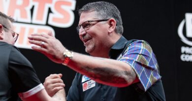 Dutch Darts Championship: Gary Anderson and Raymond van Barneveld suffer defeat