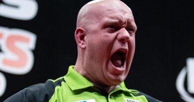 PDC Tour: Michael van Gerwen and Michael Smith into last 16 at Dutch Darts Championship