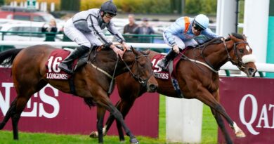 White Lavender chases home The Platinum Queen in the Prix de l'Abbaye at Longchamp