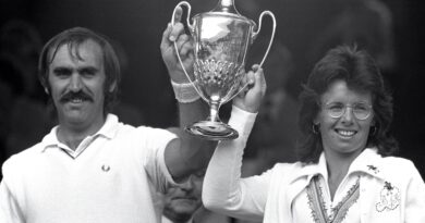 Owen Davidson, Australian master of doubles tennis, dies at 79