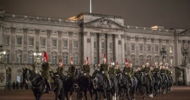 Buckingham Palace: Coronation backdrop, tourist attraction, unloved home