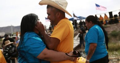 Mexican families get quick reunions with migrant relatives