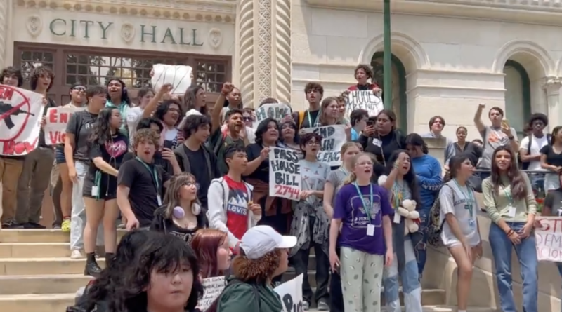 Texas Students Pressure Republicans On Gun Violence With Large Protest