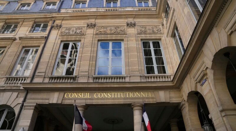 French constitutional body rejects pension referendum call