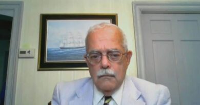 Rep. Gerry Connolly's Staff Attacked By Person With A Bat Asking For The Congressman