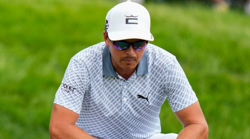 Rickie Fowler shoots career-low 60 to surge into PGA Tour's Travelers Championship contention