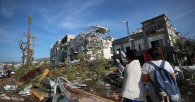 At least 27 dead after Hurricane Otis batters Acapulco