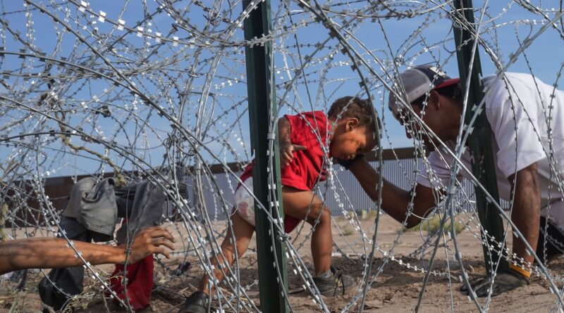 Court temporarily bars federal officials from removing Texas border wire