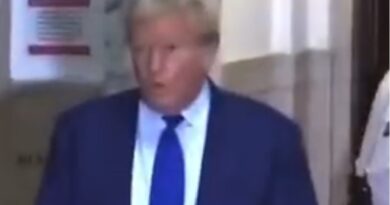 Trump angrily stomps out of court.