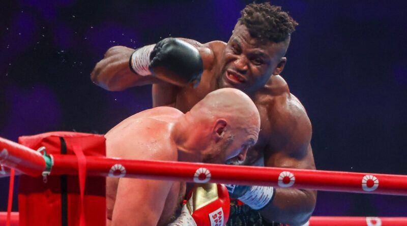 Britain's Tyson Fury (L) fights against Cameroonian-French Francis Ngannou during their heavyweight boxing match in Riyadh early on October 29, 2023. (Photo by Fayez NURELDINE / AFP) (Photo by FAYEZ NURELDINE/AFP via Getty Images)