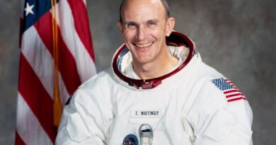 Ken Mattingly, astronaut who helped bring Apollo 13 home, dies at 87