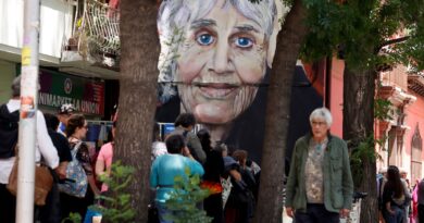 Joan Jara, widow of Chilean folk singer killed in coup, dies at 96