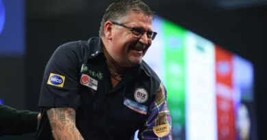 Grand Slam of Darts: Gary Anderson delivers a vintage display to knock out Gerwyn Price