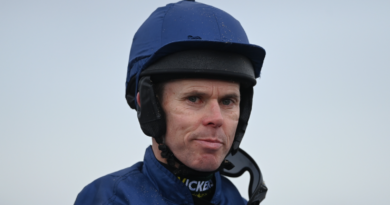 Jockey Graham Lee