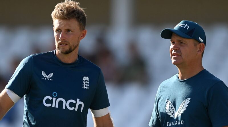 Joe Root and Matthew Mott (Getty Images)