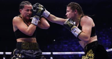 Dublin, Ireland - November 25: Katie Taylor v Chantelle Cameron, Undisputed Super-Lightweight World Title Fight..25 November 2023.Picture By Mark Robinson Matchroom Boxing.