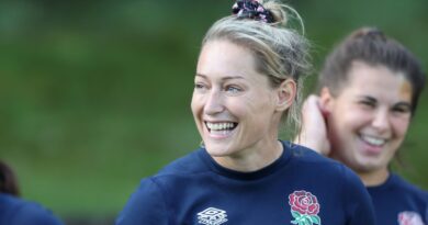 Natasha 'Mo' Hunt and Ella Wyrwas awarded England Red Roses contracts, RFU confirms