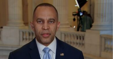 Hakeem Jeffries talks about Trump on Morning Joe.