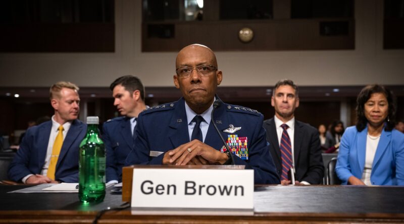 Ending long freeze, top Pentagon general talks to Chinese counterpart