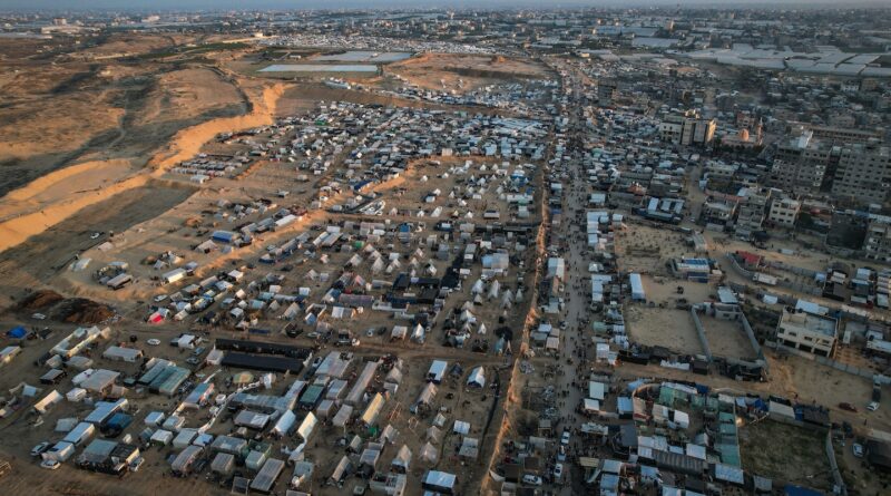 Egypt under growing pressure as displaced Gazans crowd the border