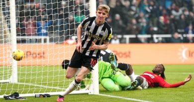 Newcastle 1-0 Man Utd: Anthony Gordon's goal moves Eddie Howe's side up to fifth with win at St James' Park