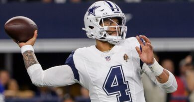 Philadelphia Eagles 13-33 Dallas Cowboys: Dak Prescott leads hosts to win as Brandon Aubrey breaks record