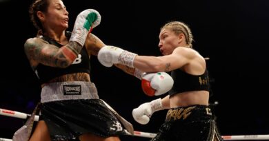 BEN SHALOM BOXXER BOURNEMOUTH FIGHT NIGHT.10/12/2023 BIC, BOURNEMOUTH.PIC LAWRENCE LUSTIG/BOXXER.(PICS FREE FOR EDITORIAL USE ONLY).WELTERWEIGHT CONTEST.LAUREN PRICE v SILVA BORTOT