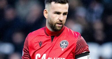 PAISLEY, SCOTLAND - DECEMBER 16: Motherwell's Liam Kelly during a cinch Premiership match between St Mirren and Motherwell at SMiSA Stadium, on December 16, 2023, in Paisley, Scotland.  (Photo by Mark Scates / SNS Group)