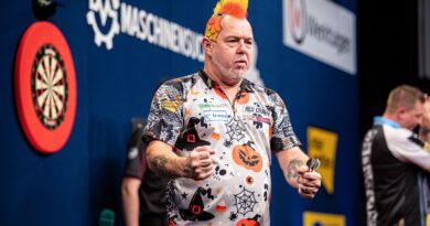 Peter Wright ready to put on a show in bid to claim third World Darts Championship title