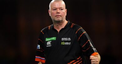 World Darts Championship: Raymond van Barneveld rolls back the years as Dimitri Van den Bergh suffers shock defeat