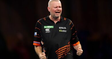 World Darts Championship: Raymond van Barneveld beats Jim Williams to set up last 16 meeting against Luke Littler