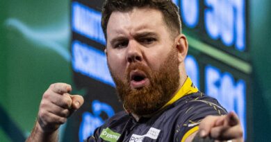 World Darts Championship: Scott Williams apologies for 'stupid' comments after win at Alexandra Palace