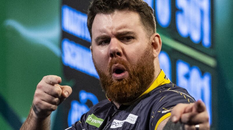 World Darts Championship: Scott Williams apologies for 'stupid' comments after win at Alexandra Palace