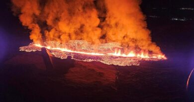 Volcanic eruption threatens Icelandic town with lava flows