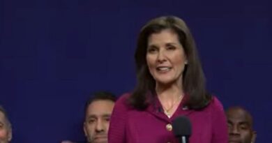 Nikki Haley makes a surprise appearance on SNL