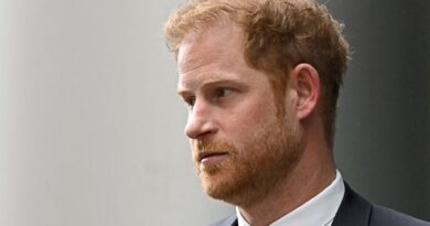 Prince Harry settles phone hacking lawsuit against Mirror Group