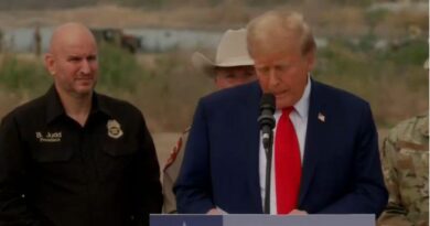 Trump speaks at the border