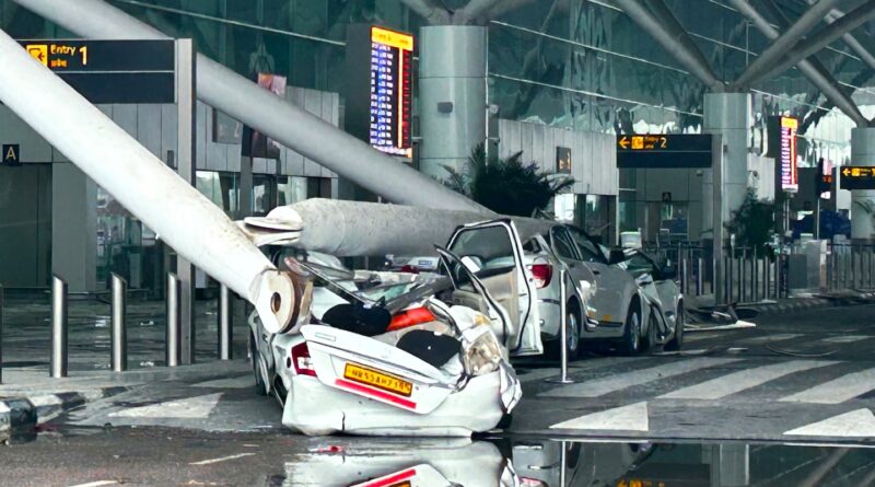 Monsoon rains collapse roof at Delhi airport, crushing cars and killing 1