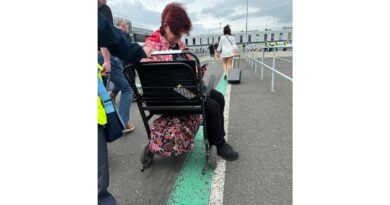 Airline apologizes after plane left passengers in wheelchairs on tarmac