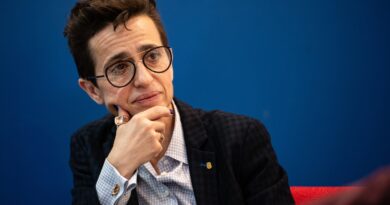 Russia convicts writer Masha Gessen; reporter Gershkovich seeks faster trial