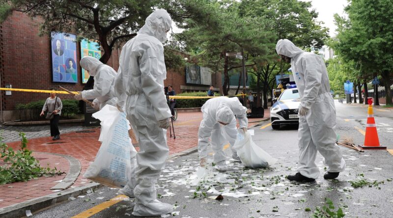 North Korean balloon drops trash on South Korean presidential office