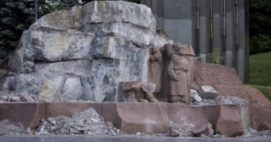 Kyiv’s shrouded and absent statues tell a story of war and defiance