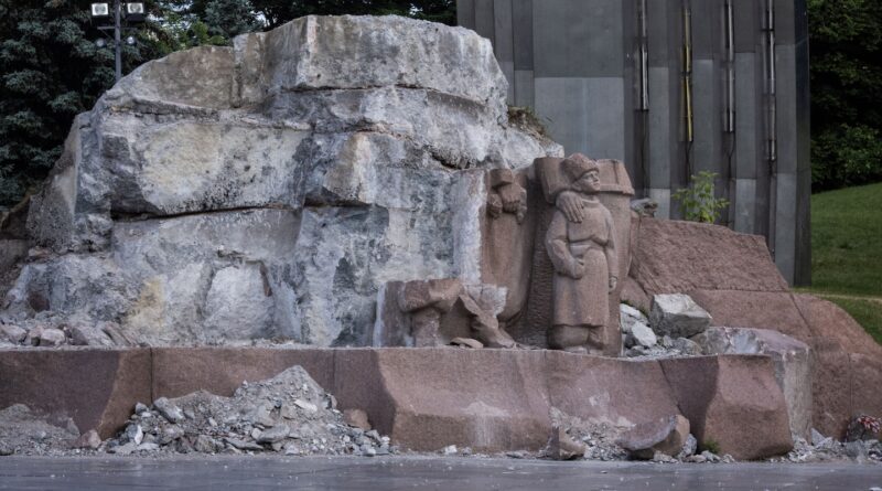 Kyiv’s shrouded and absent statues tell a story of war and defiance