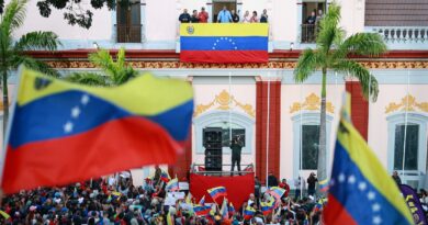 Maduro urges Venezuelans to report protesters who question his reelection